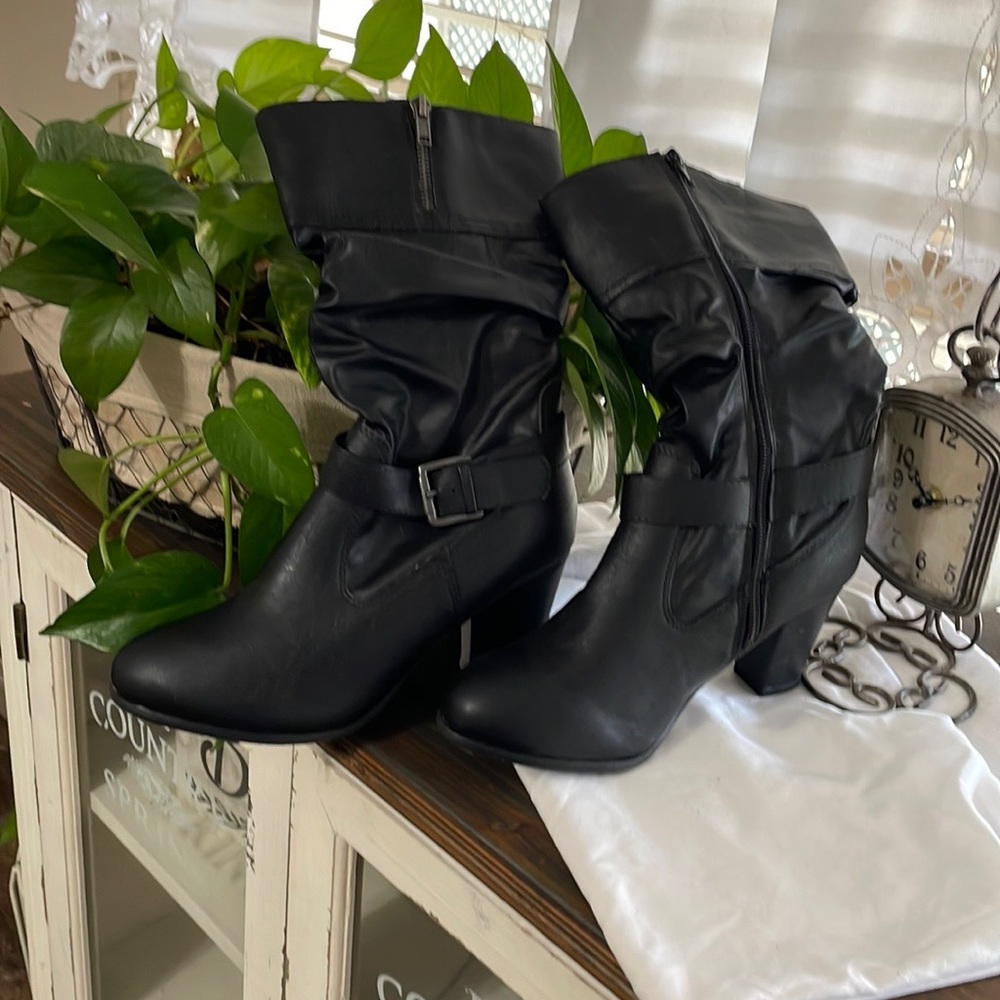 Rue21 boots size small 6/7 black brand new 3 inch heels